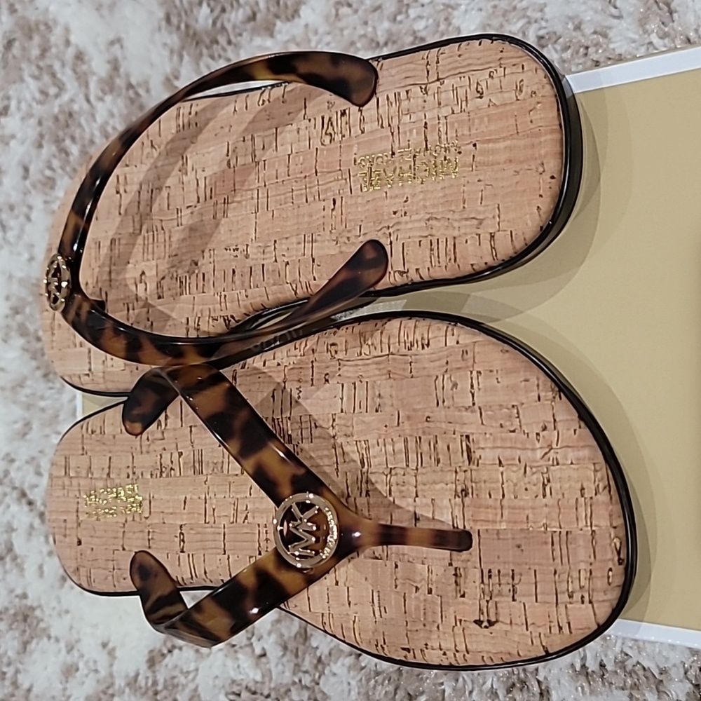 Brown size 9 Michael Kors Flip flop